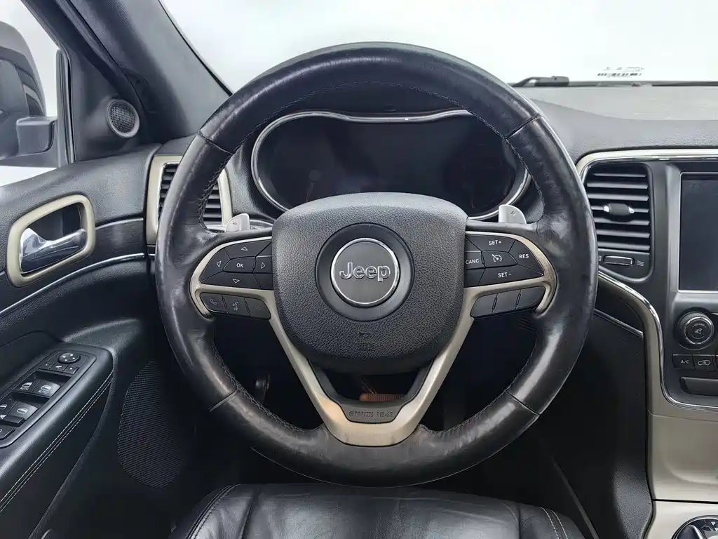 Jeep Grand Cherokee (Import) — миниатюра 11