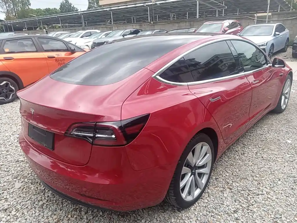 Tesla Model 3 — миниатюра 7