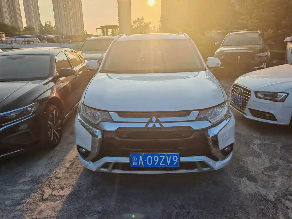 Mitsubishi Outlander — миниатюра 2