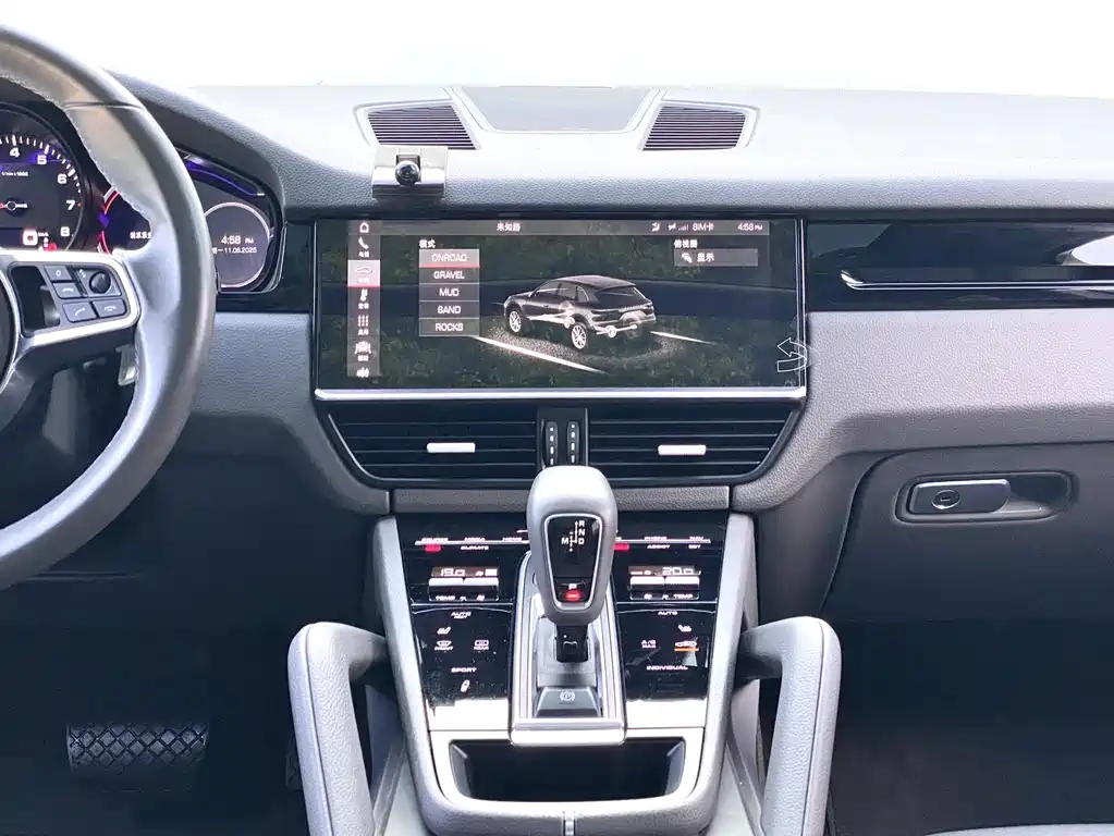 Porsche Cayenne — миниатюра 10