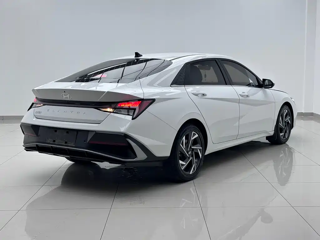 Hyundai Elantra — миниатюра 6