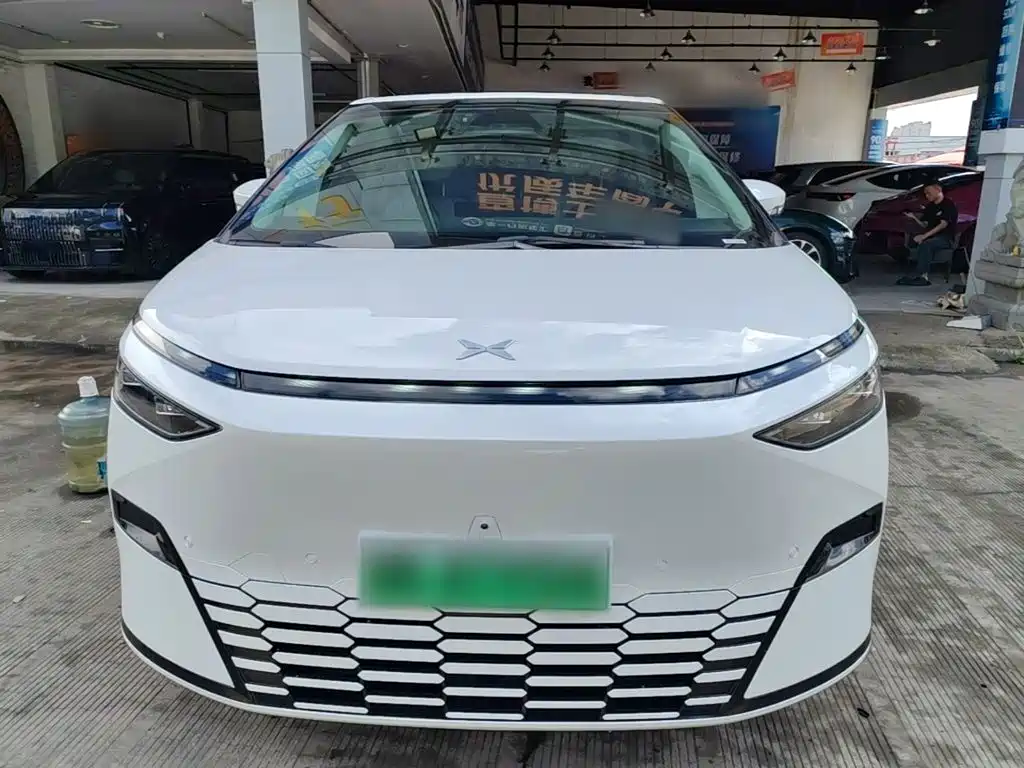 XPeng X9 — миниатюра 3