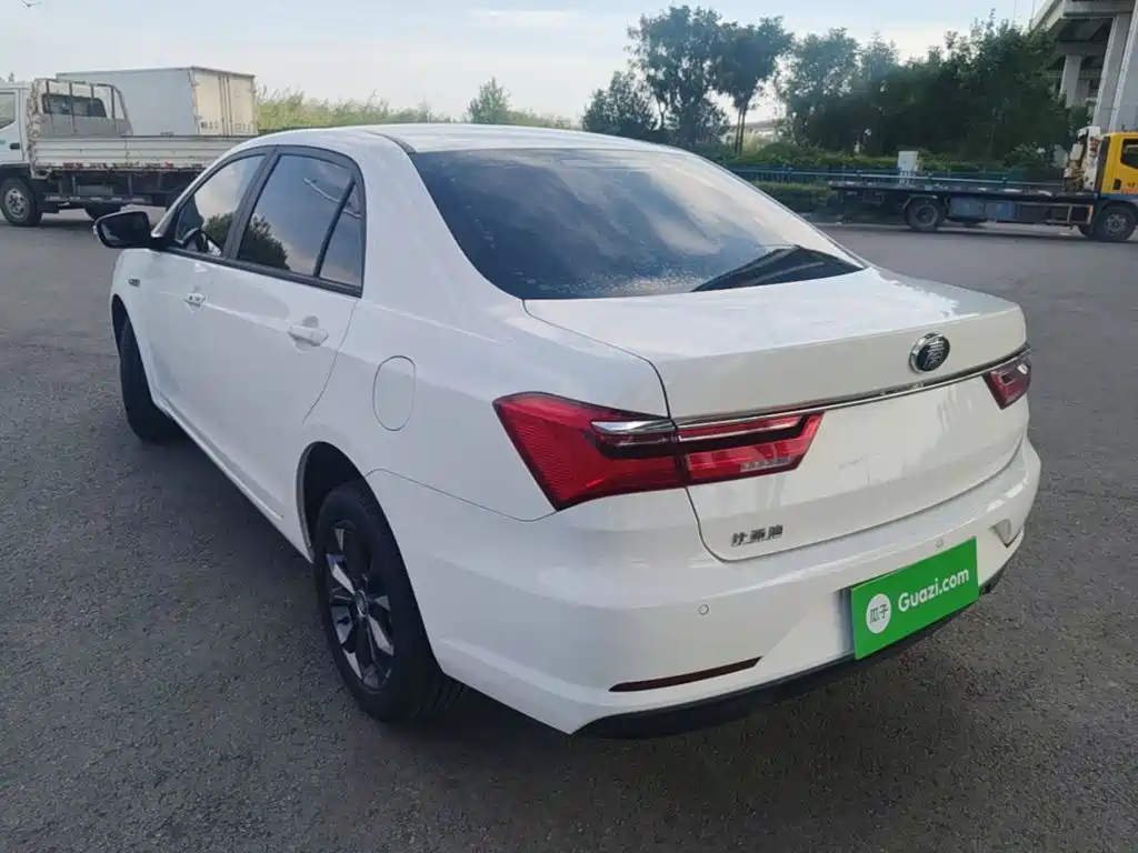 BYD Qin — миниатюра 5