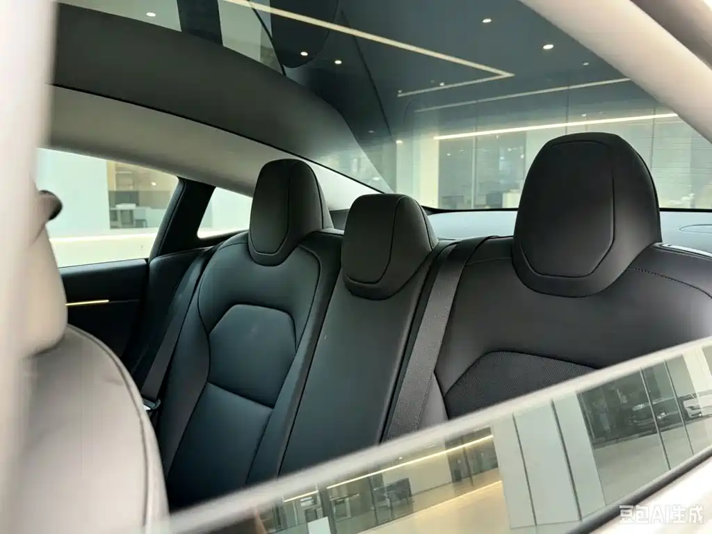 Tesla Model 3 — миниатюра 6