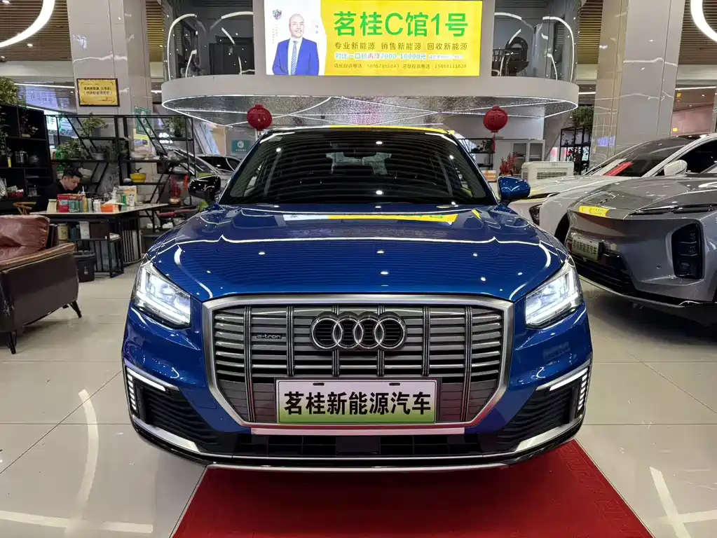 Audi Q2L e-tron — миниатюра 2