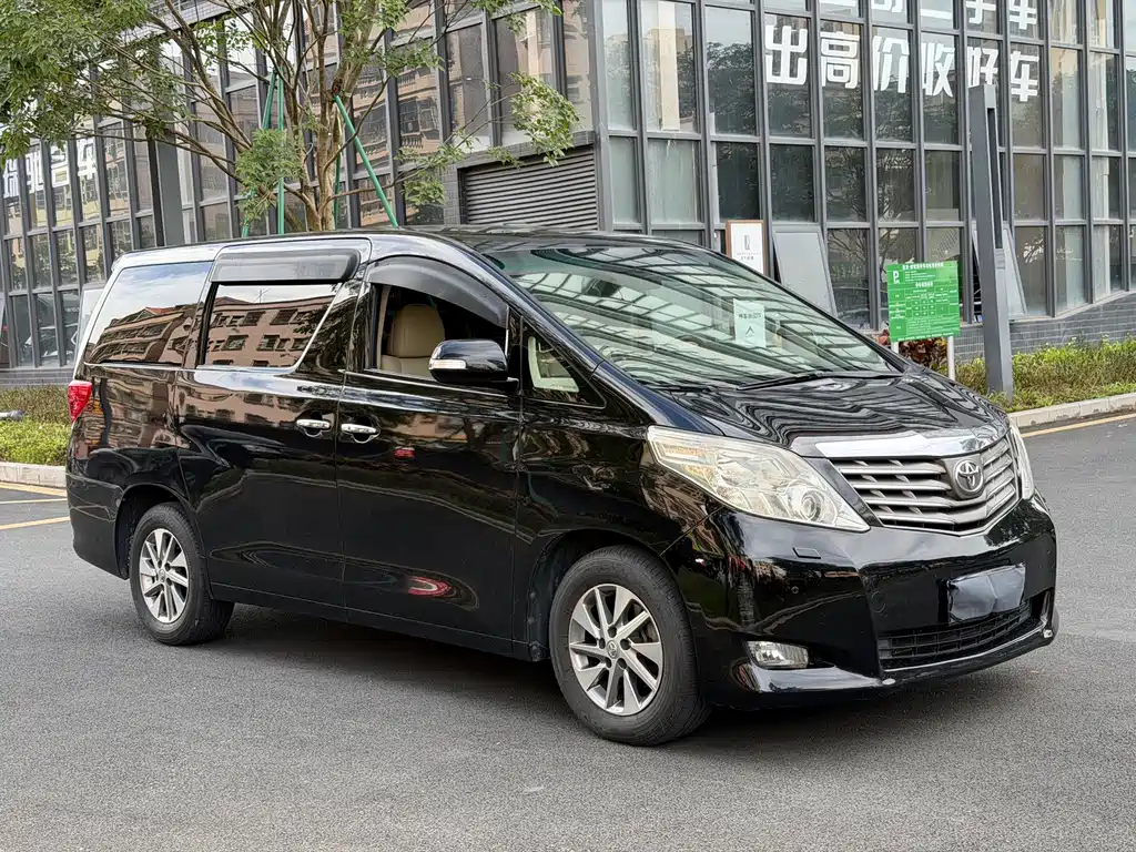 Toyota Alphard — миниатюра 3