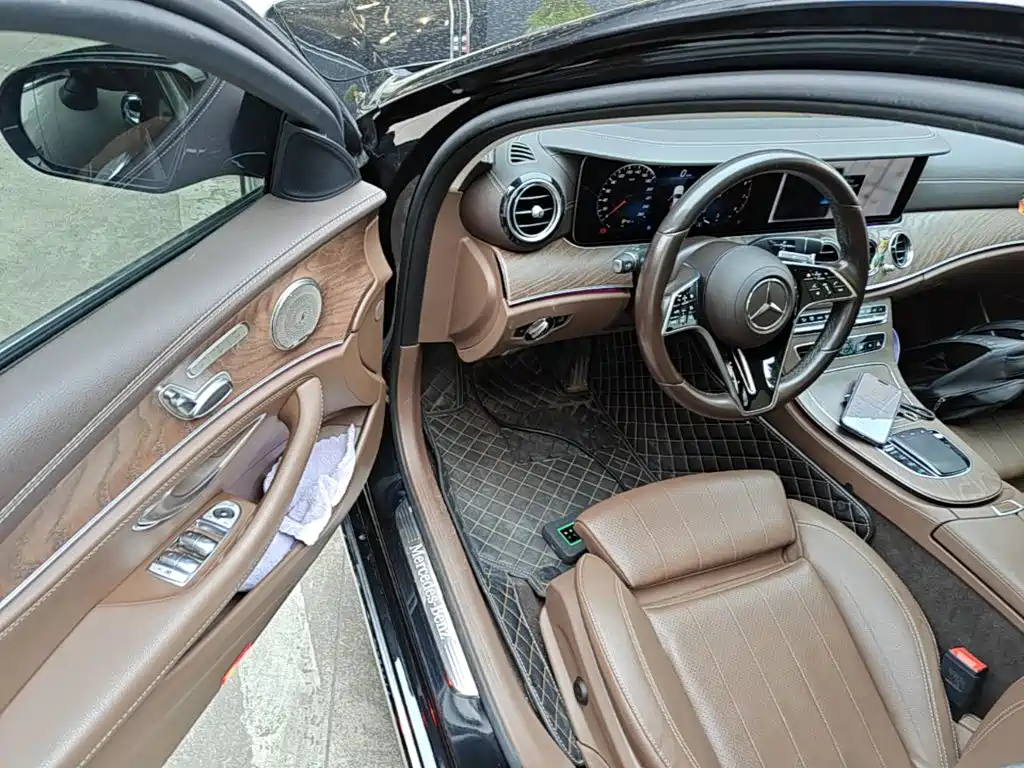 Mercedes-Benz E-Class — миниатюра 16