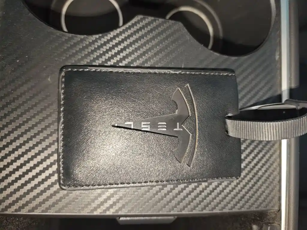 Tesla Model Y — миниатюра 9