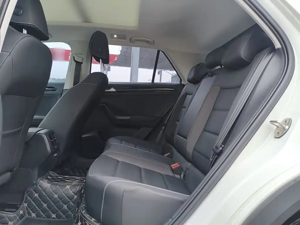 Volkswagen T-Roc — миниатюра 17