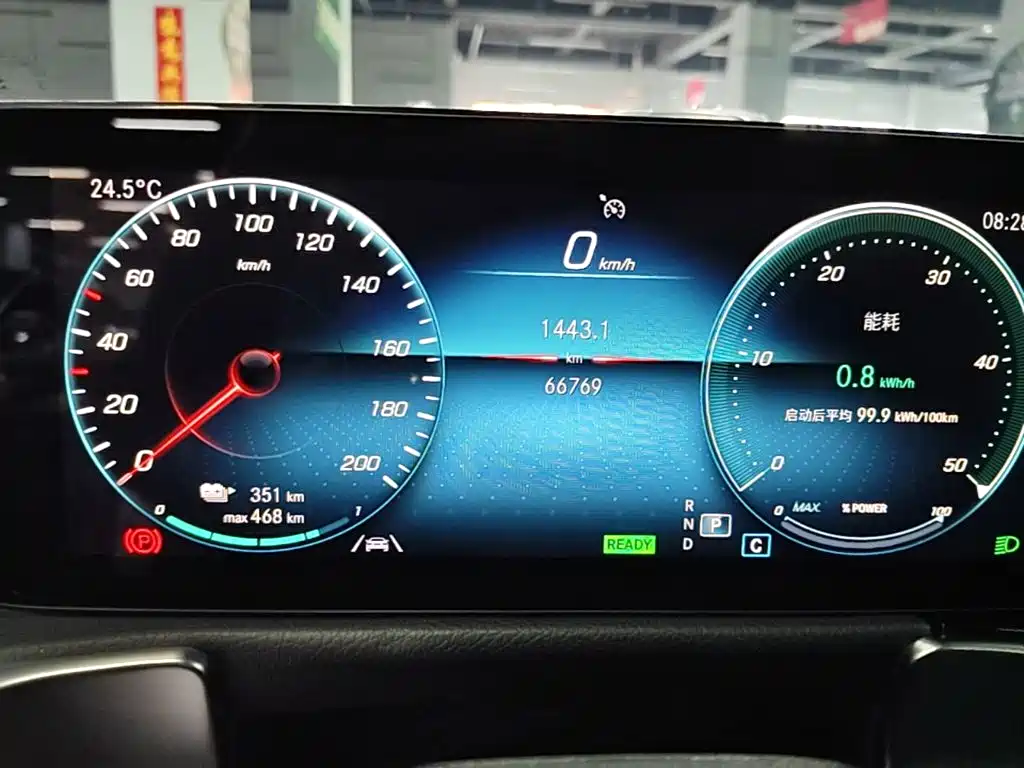 Mercedes-Benz EQB — миниатюра 12