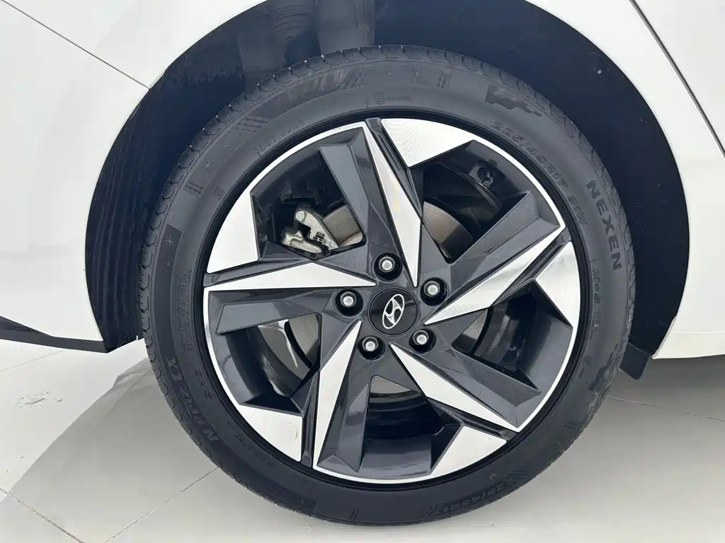 Hyundai Elantra — миниатюра 17