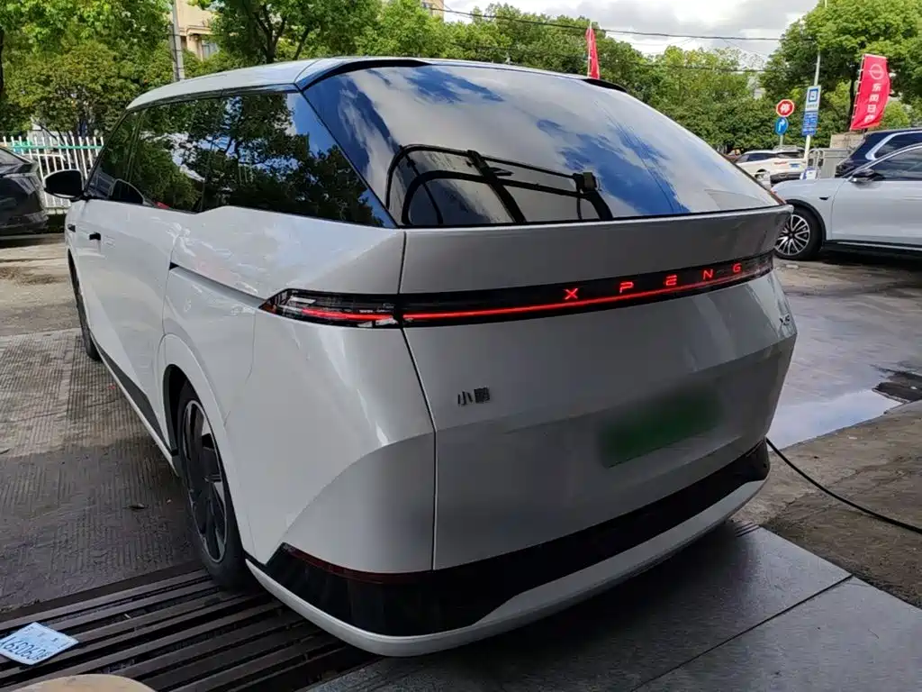 XPeng X9 — миниатюра 5