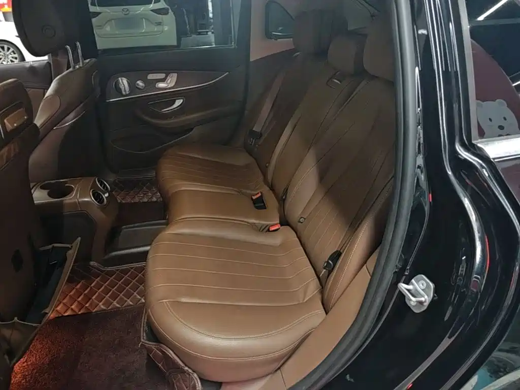 Mercedes-Benz E-Class — миниатюра 17