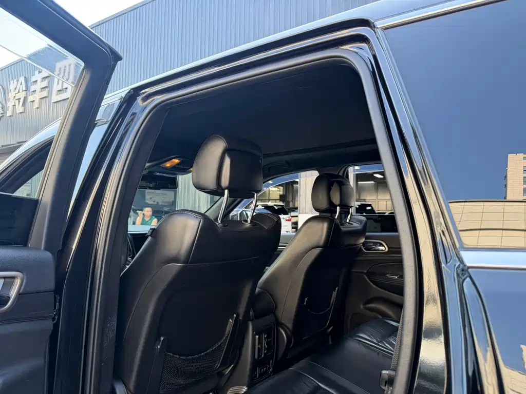 Jeep Grand Cherokee (Import) — миниатюра 5