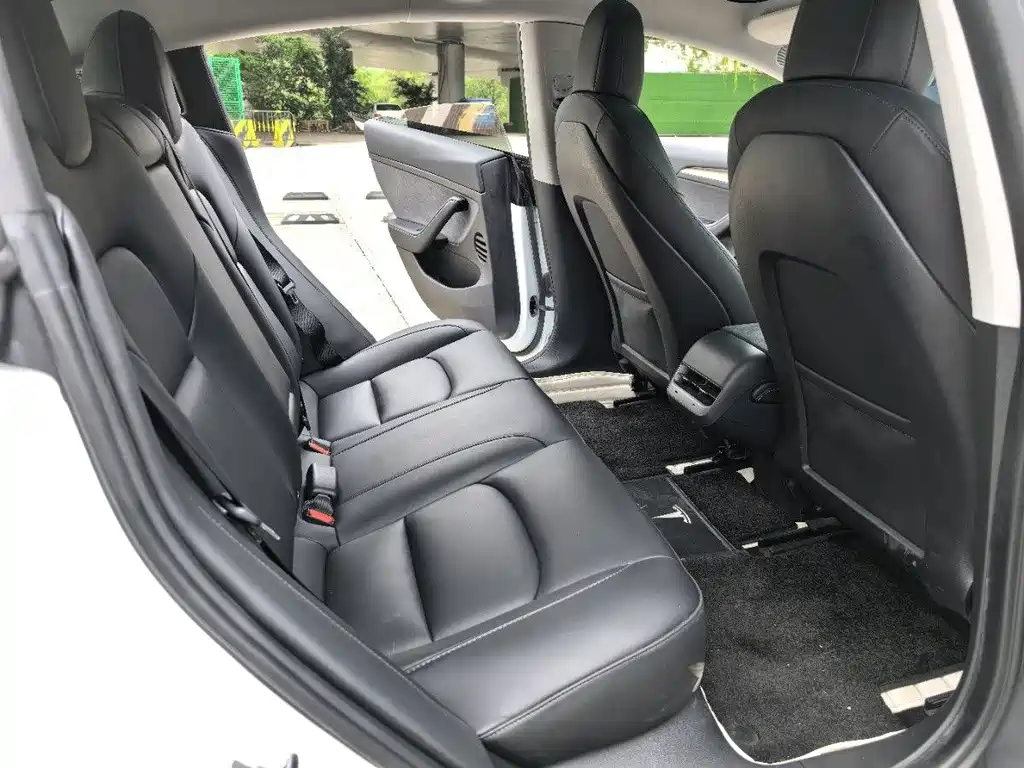 Tesla Model 3 — миниатюра 7