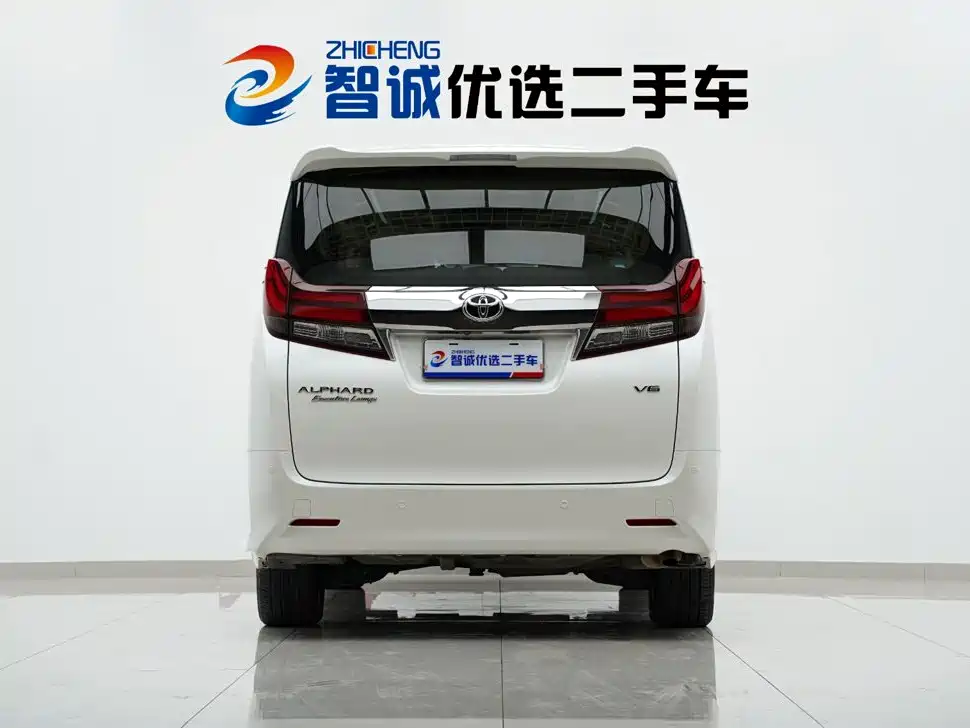Toyota Alphard — миниатюра 4