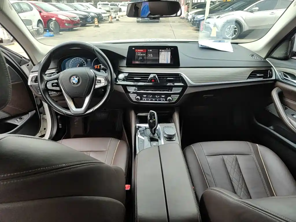 BMW 5 Series — миниатюра 10