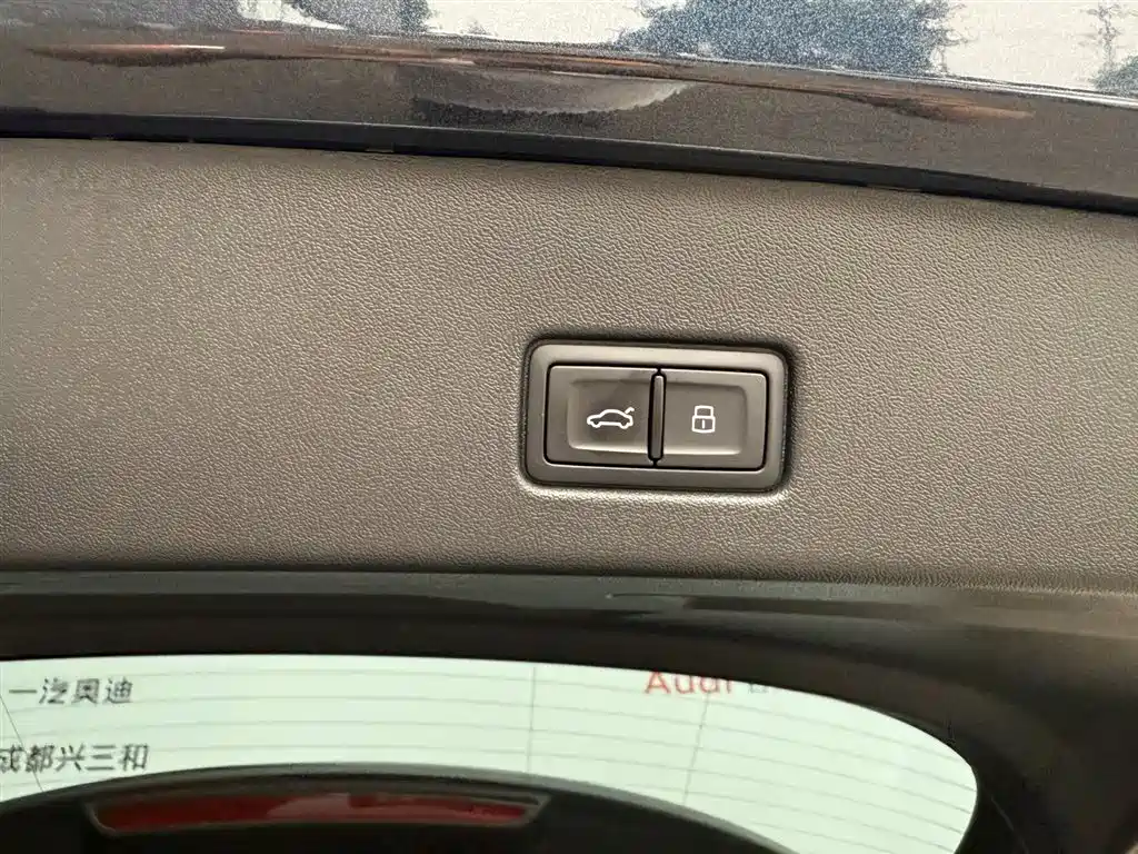 Audi Q4 e-tron — миниатюра 8