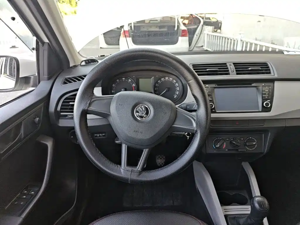 Skoda Fabia — миниатюра 11