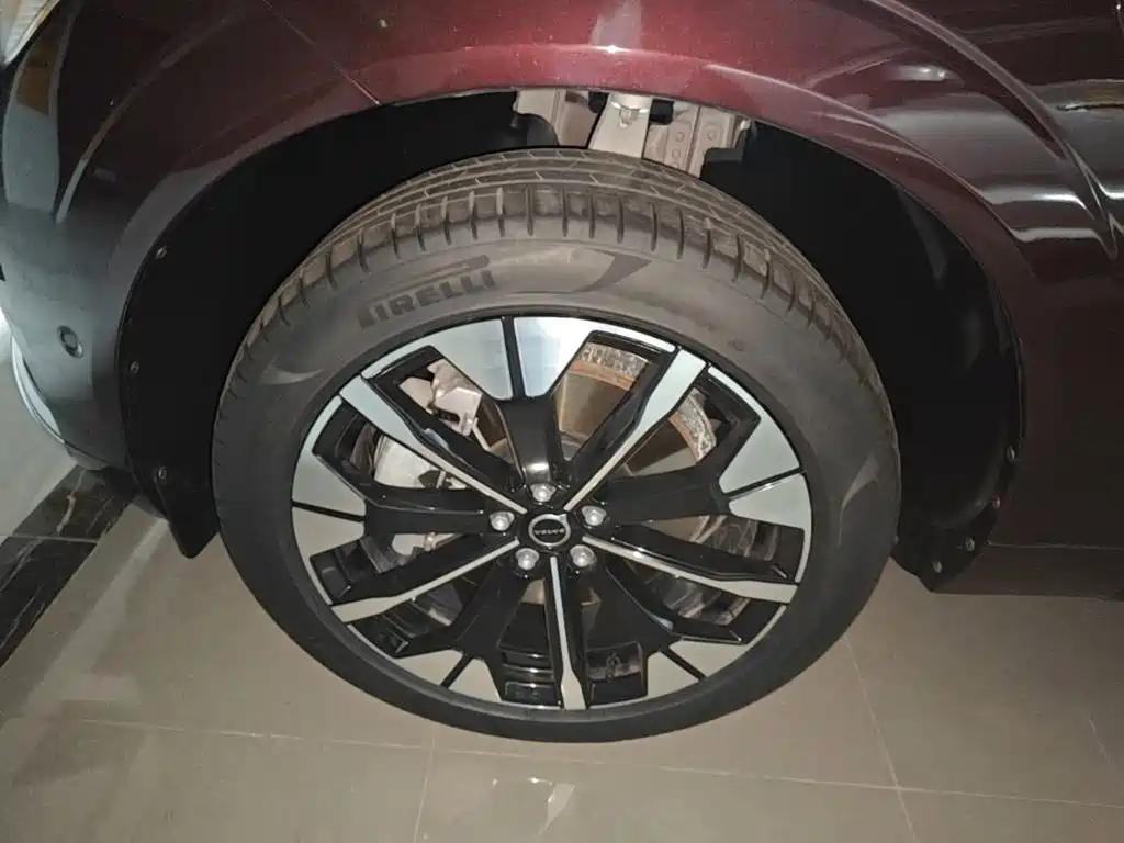 Volvo XC60 PHEV — миниатюра 23