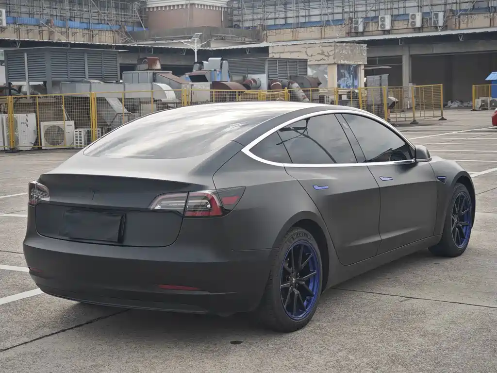 Tesla Model 3 — миниатюра 7