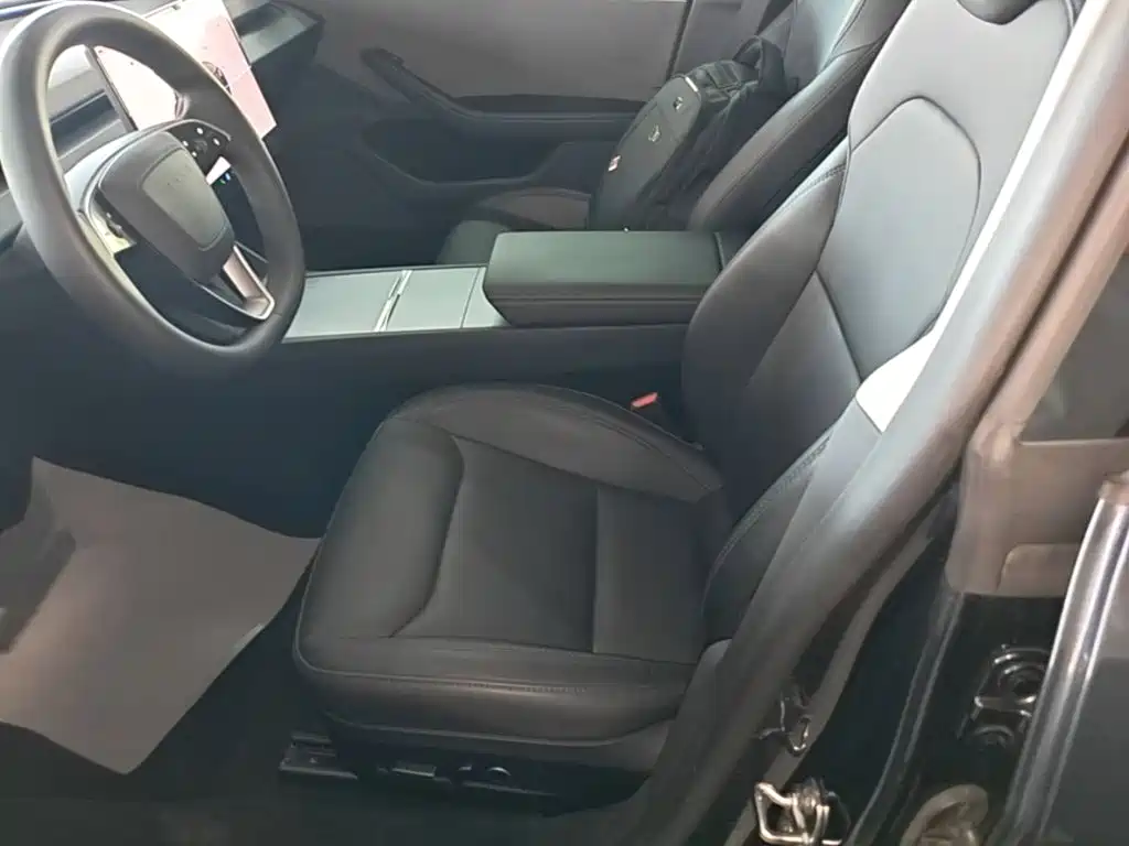 Tesla Model 3 — миниатюра 15