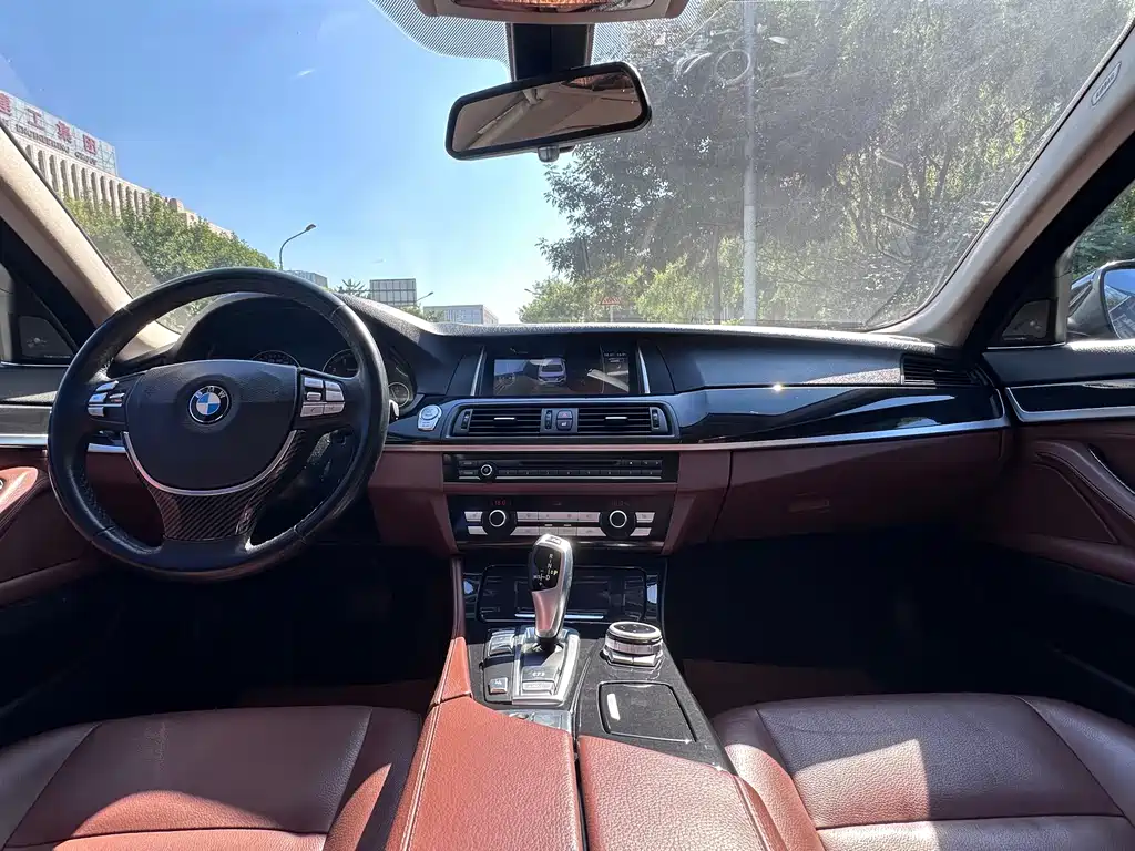 BMW 5 Series — миниатюра 19