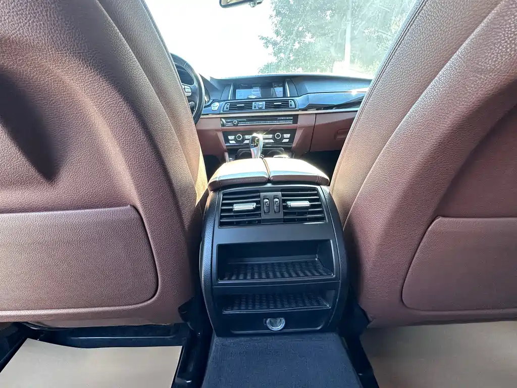 BMW 5 Series — миниатюра 12