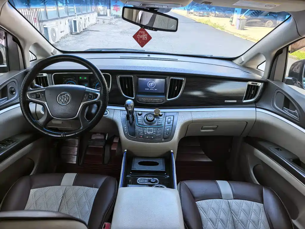 Buick GL8 — миниатюра 9