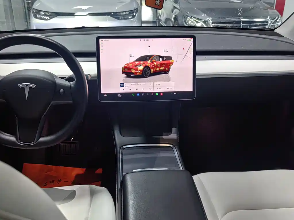 Tesla Model Y — миниатюра 8
