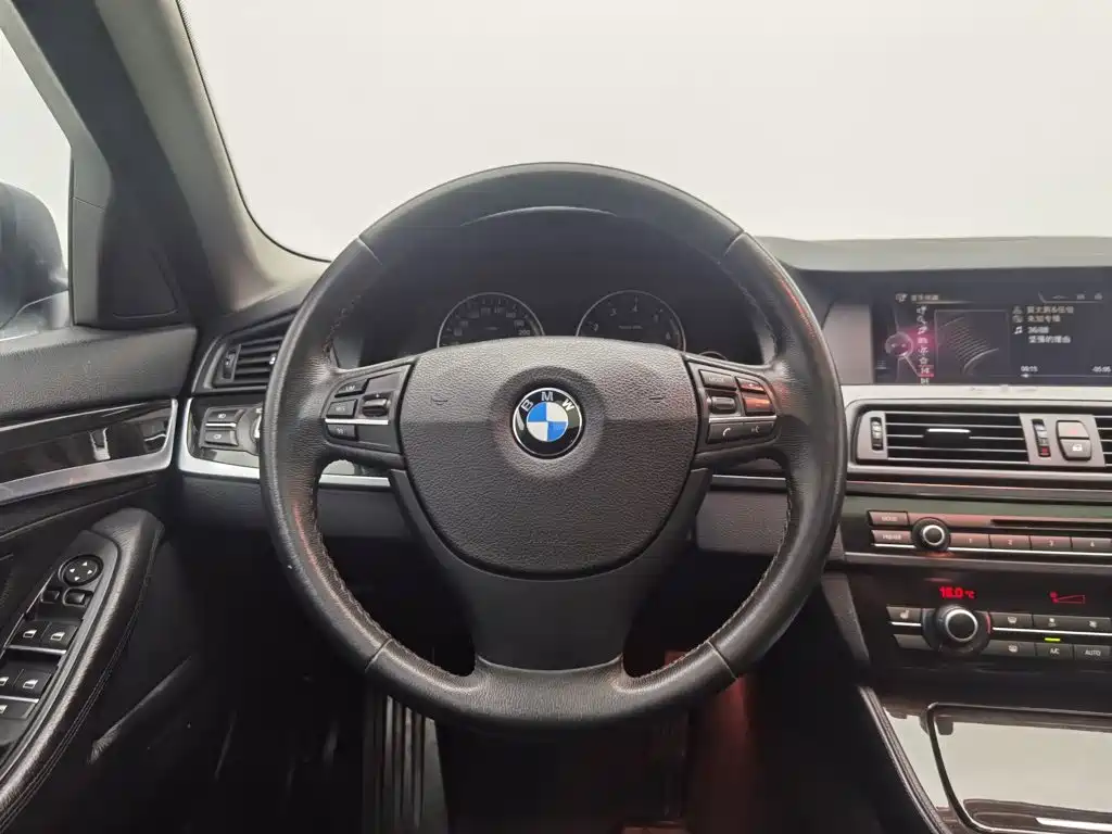 BMW 5 Series — миниатюра 11