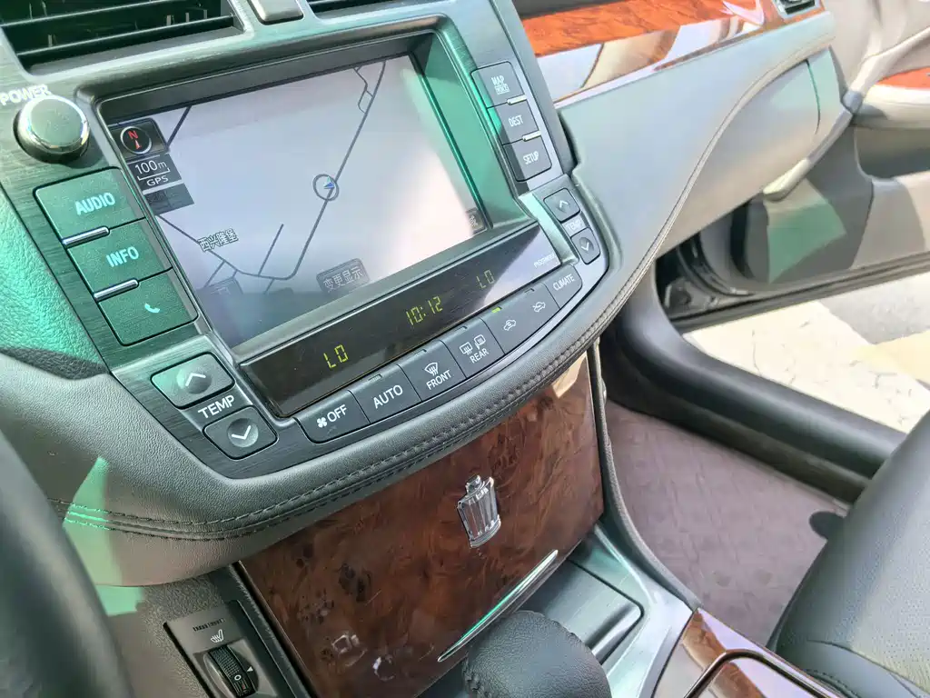Toyota Crown 2.5L Royal Navigation Edition, фото 13