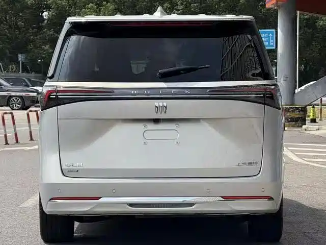 Buick GL8 Hybrid — миниатюра 4