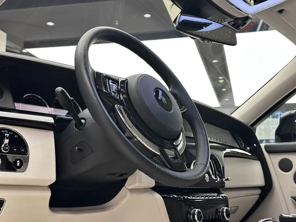 Rolls-Royce Phantom — миниатюра 12