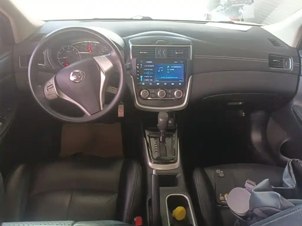 Nissan Tiida — миниатюра 10