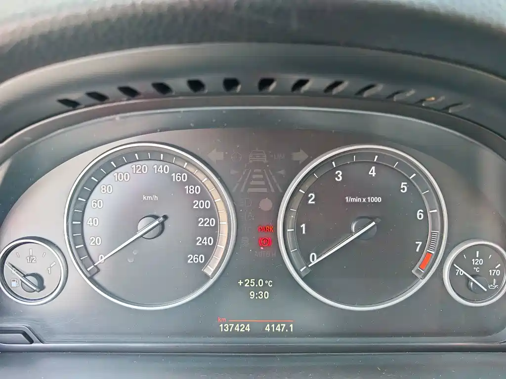 BMW 5 Series — миниатюра 27