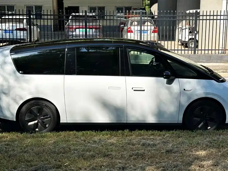 Li Auto Li MEGA — миниатюра 18
