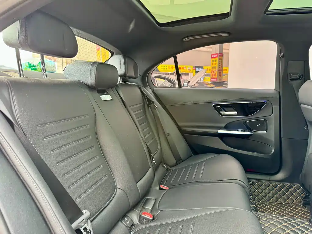 Mercedes-Benz C-Class — миниатюра 12