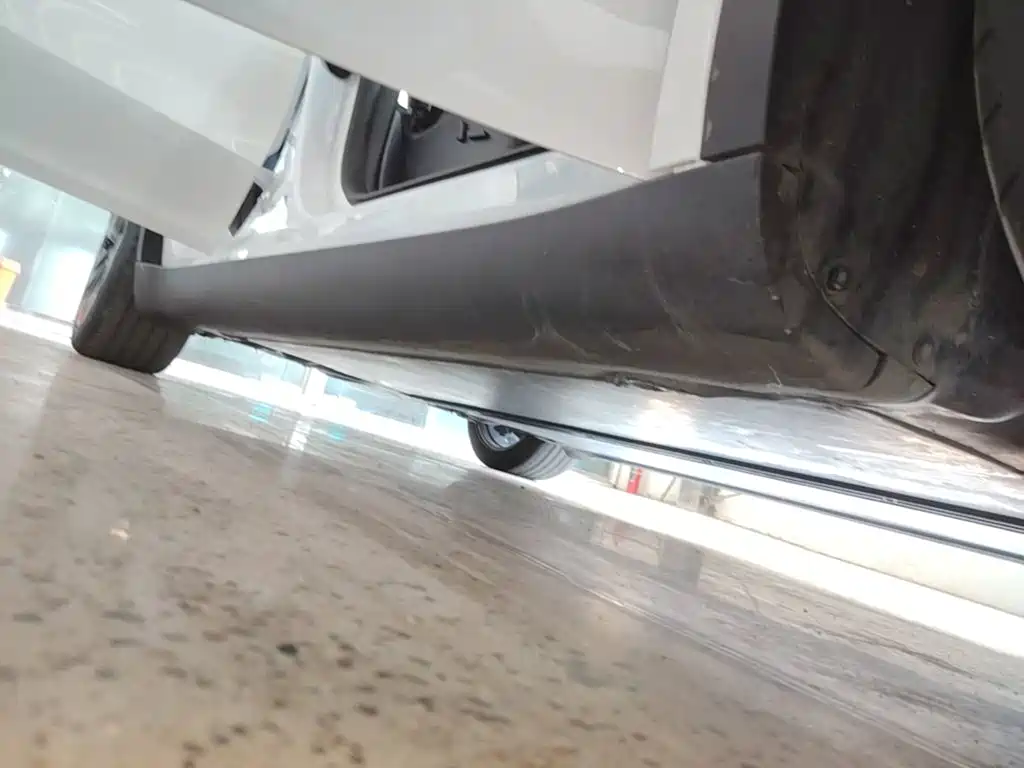 Tesla Model Y — миниатюра 21