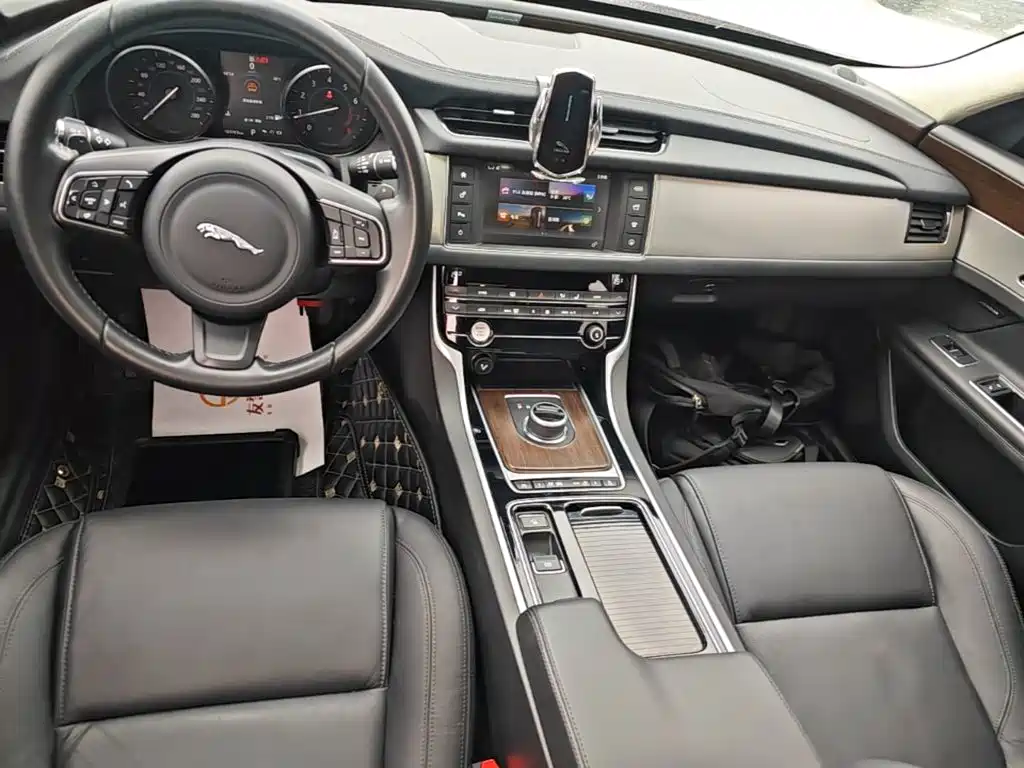 Jaguar XFL — миниатюра 14