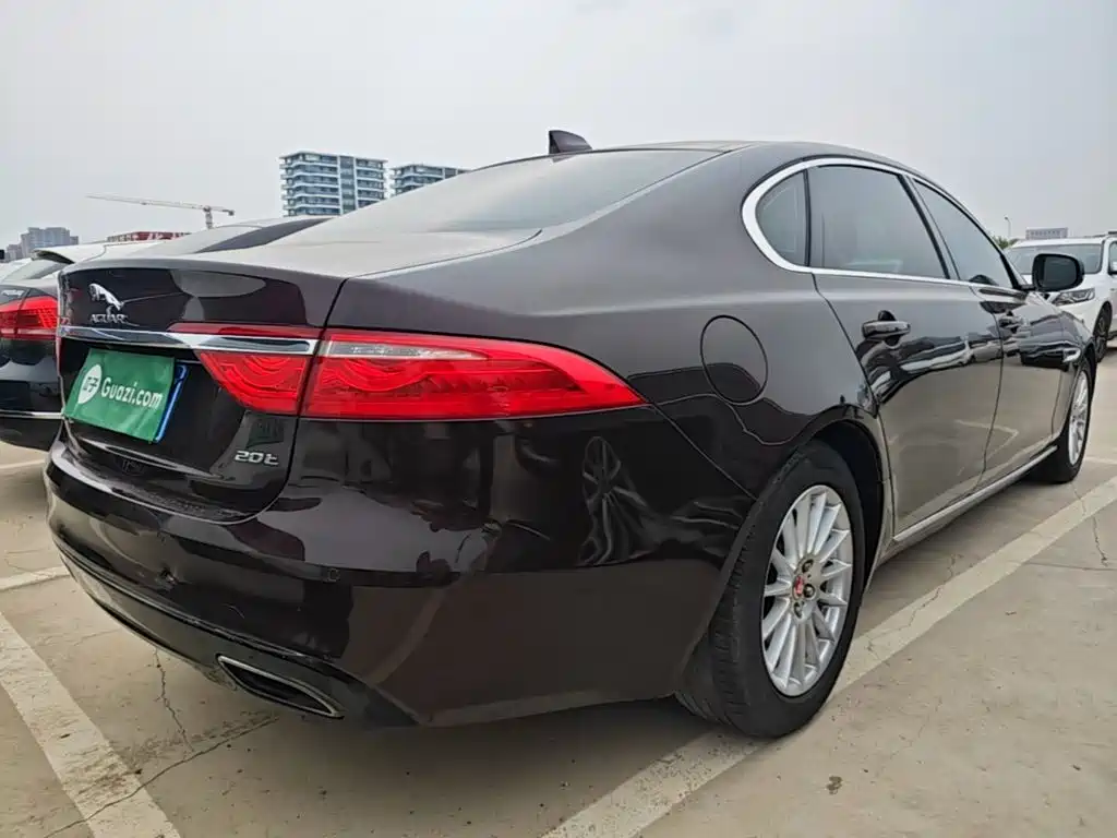 Jaguar XFL — миниатюра 7