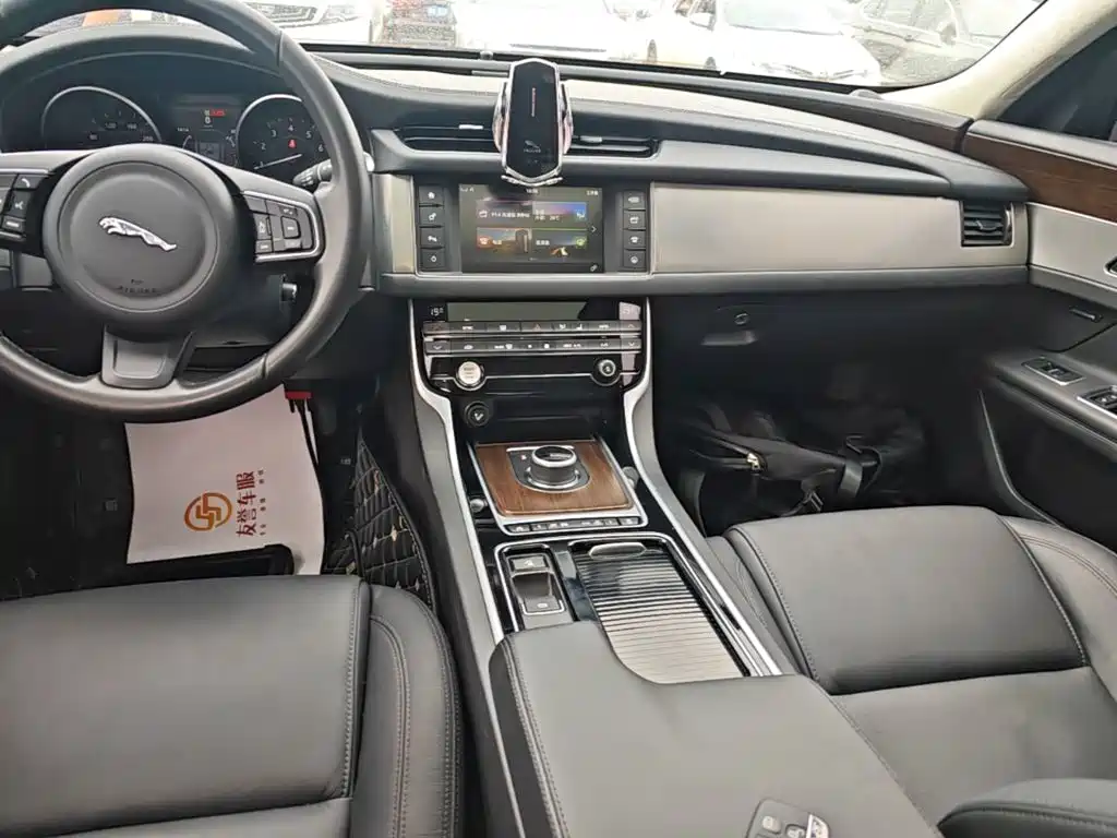 Jaguar XFL — миниатюра 13