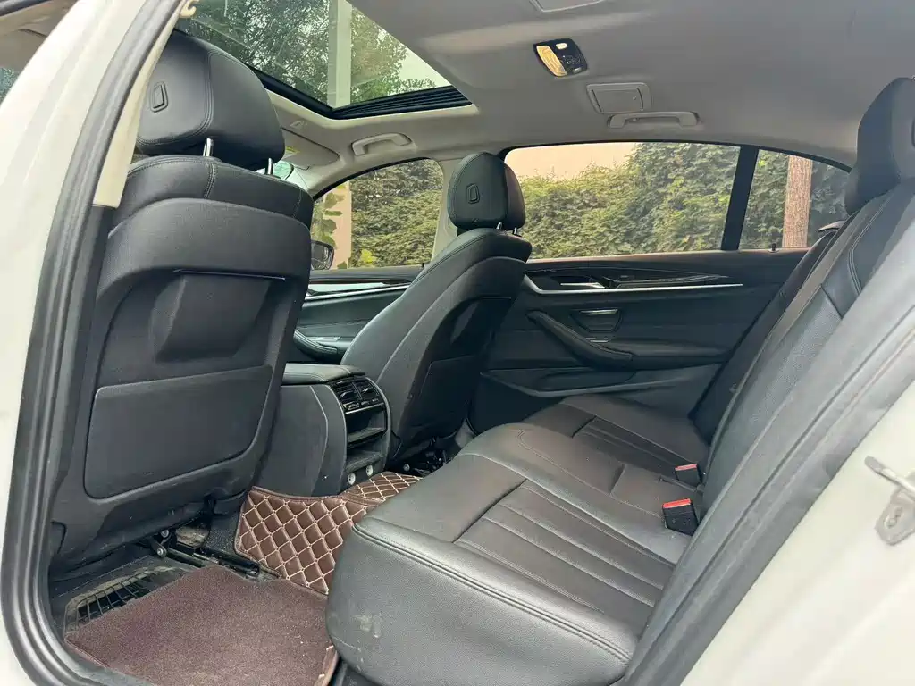 BMW 5 Series — миниатюра 5