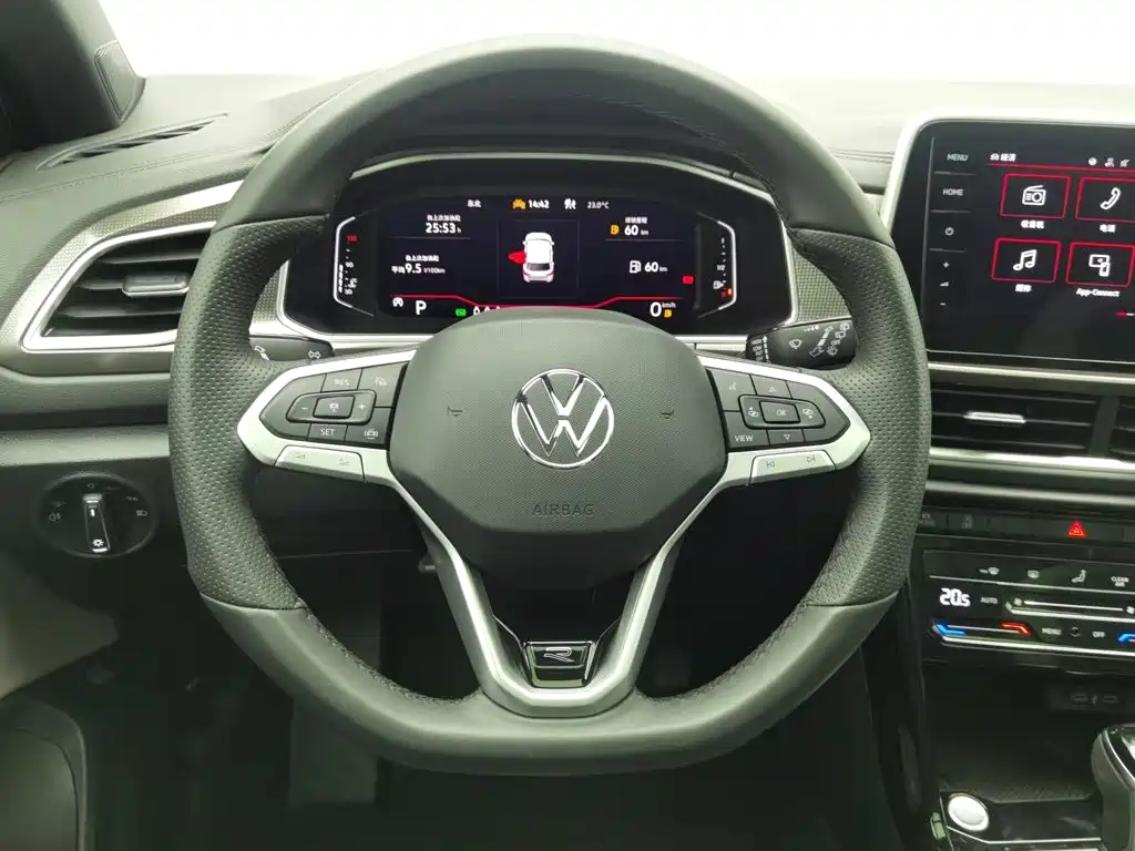 Volkswagen T-Roc — миниатюра 11