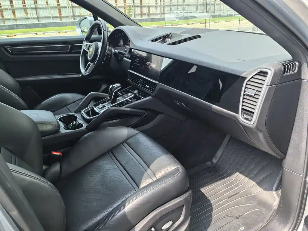 Porsche Cayenne — миниатюра 10