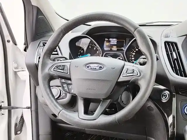 Ford Kuga — миниатюра 19