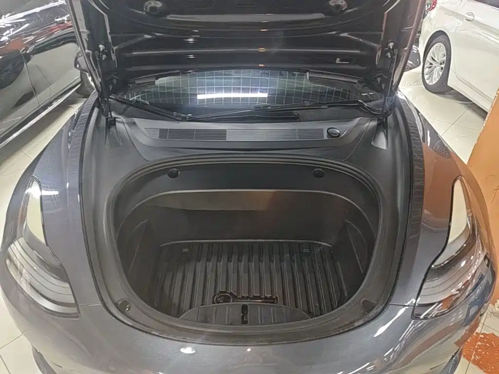 Tesla Model 3 — миниатюра 20