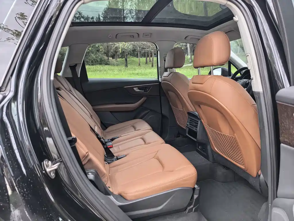 Audi Q7 — миниатюра 12