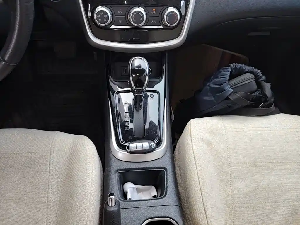 Nissan Tiida — миниатюра 14