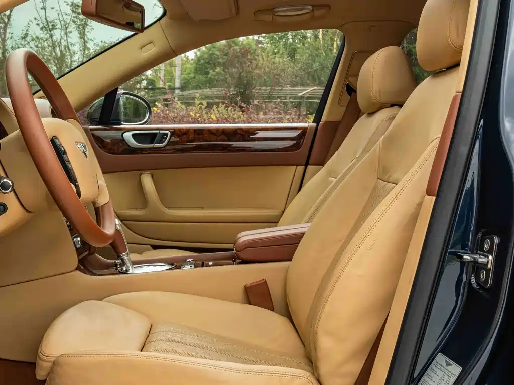 Bentley Flying Spur — миниатюра 11